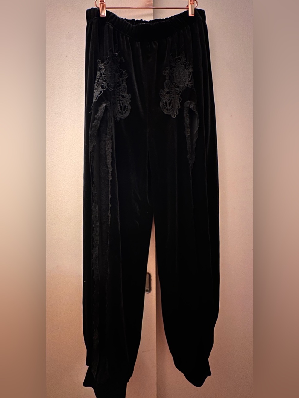 ROMWE Black Velvet Wide-Leg Pants with Lace Appliqué XL Goth Halloween